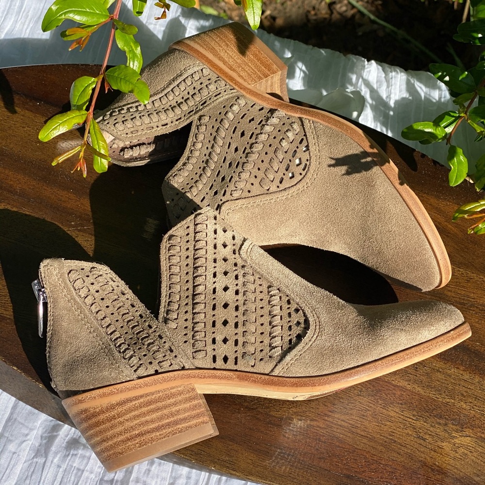 Vince Camutođđbooties womenâs sz 4 - Picture 6 of 7